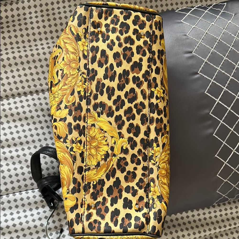 Versace Baroque Sunburst Black and Gold Tote Bag - Picture 8 of 17
